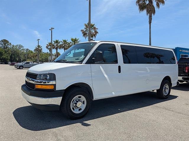 2024 Chevrolet Express Passenger LT - Photo 10