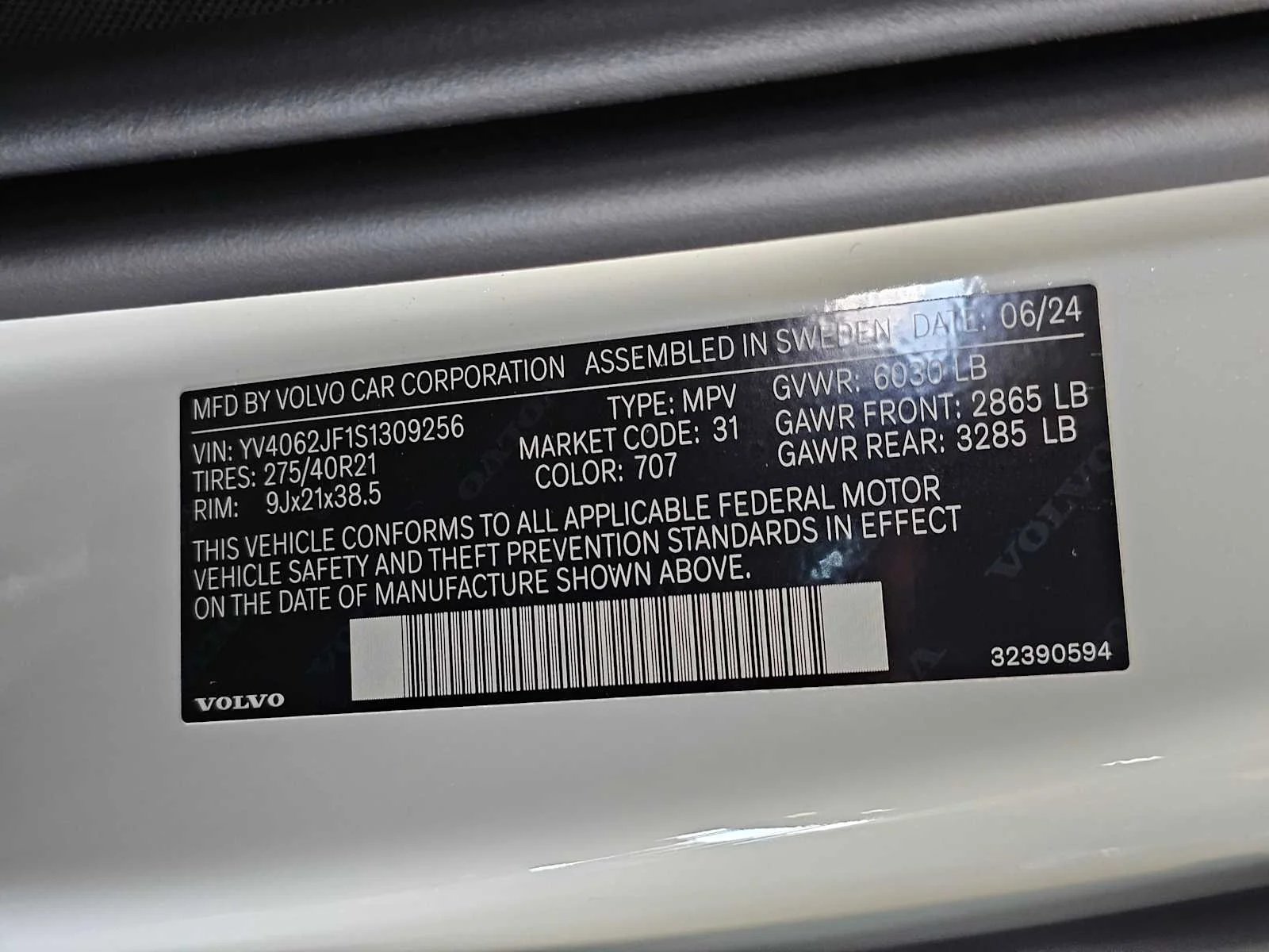 Used 2025 Crystal White Metallic Volvo Ultra image 32