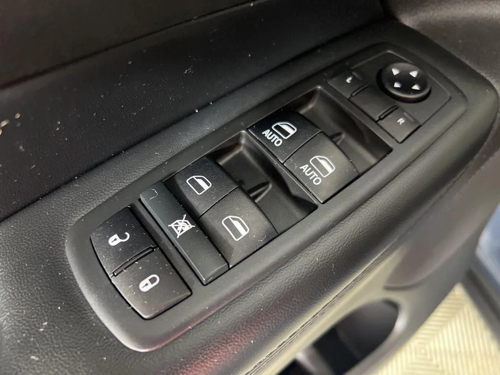 Used 2019 Pacific Blue Clearcoat Jeep Limited image 14