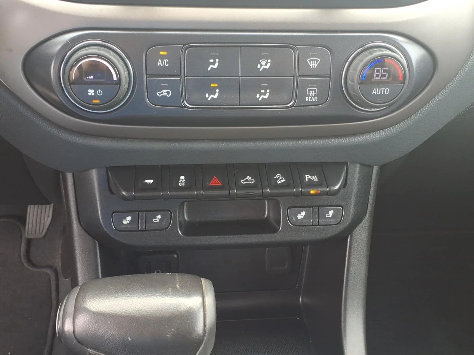 Used 2019 Black Chevrolet Z71 image 20