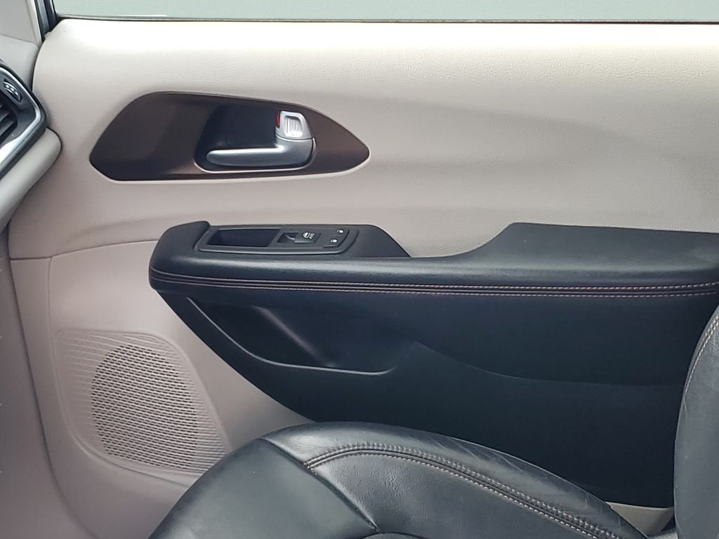 2017 Chrysler Pacifica Touring-L Plus - Photo 13