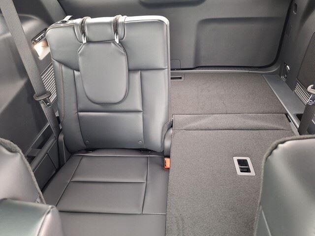 New 2026 Carbonized Gray Metallic Ford Tremor® image 30