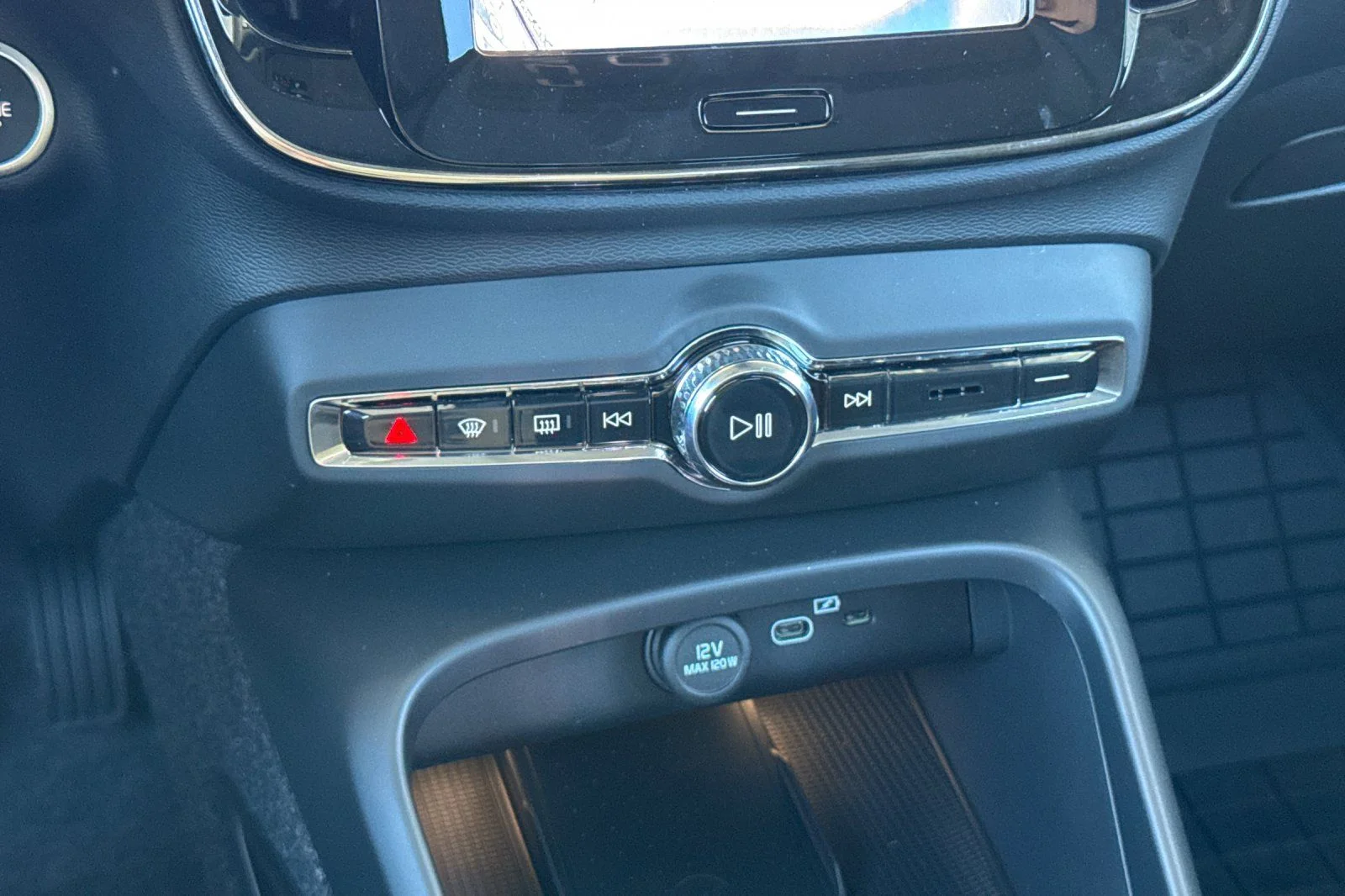 2026 Volvo XC40 Plus - Photo 20