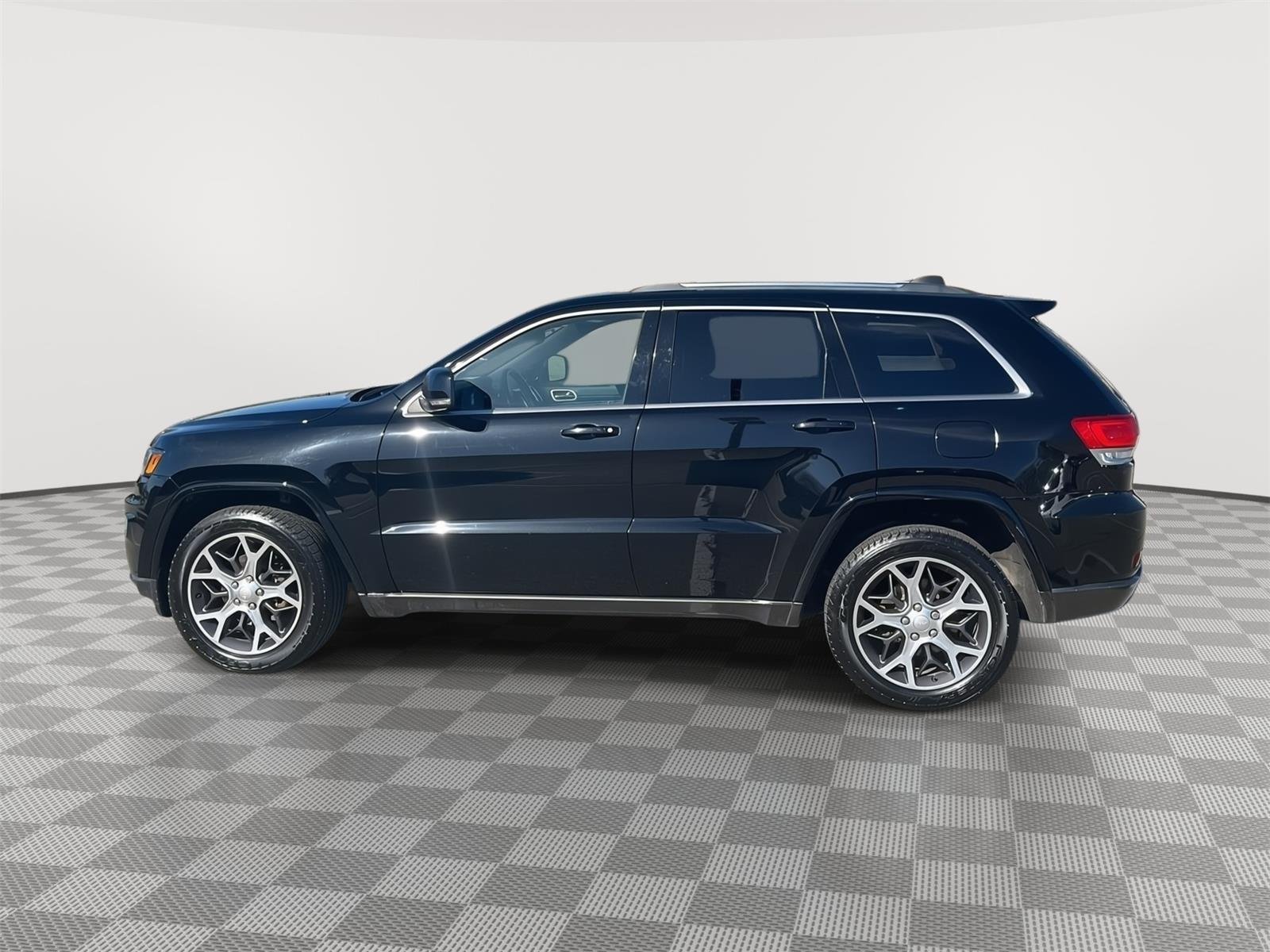 Used 2018 Diamond Black Crystal Pearlcoat Jeep Sterling Edition image 8