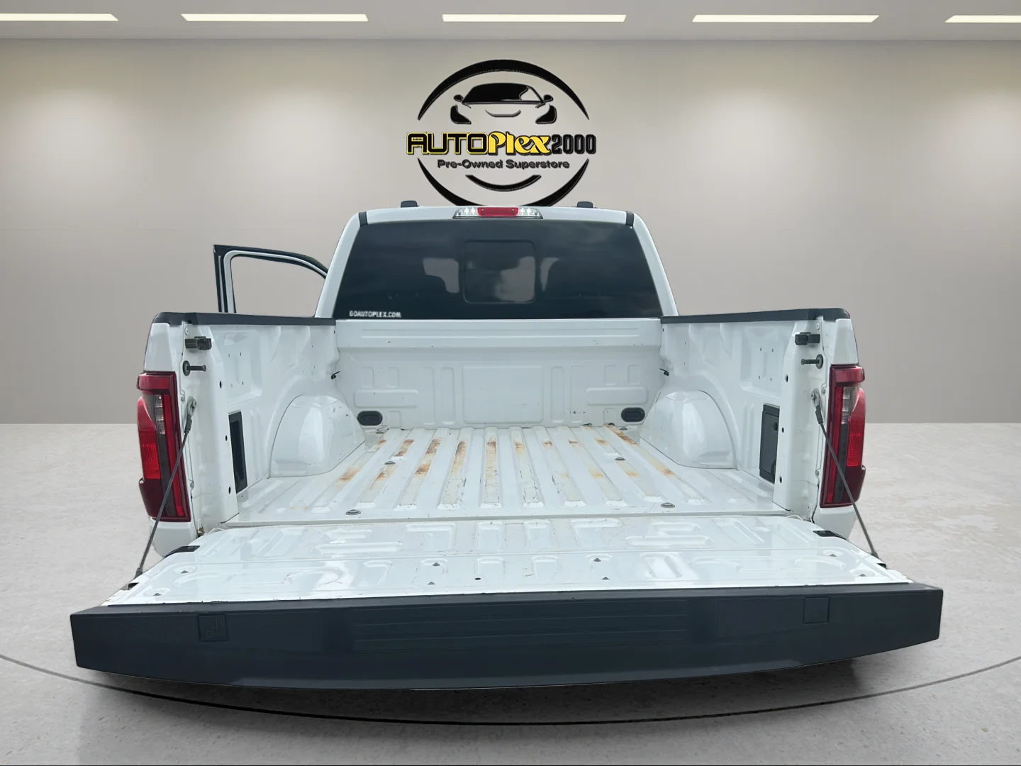Used 2024 White Ford XLT image 9