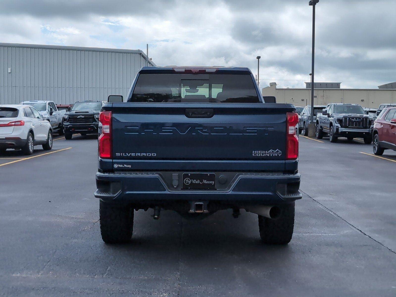 Used 2022 Northsky Blue Metallic Chevrolet High Country image 4