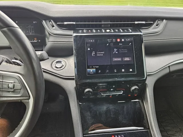 Used 2024 White Jeep Altitude image 17