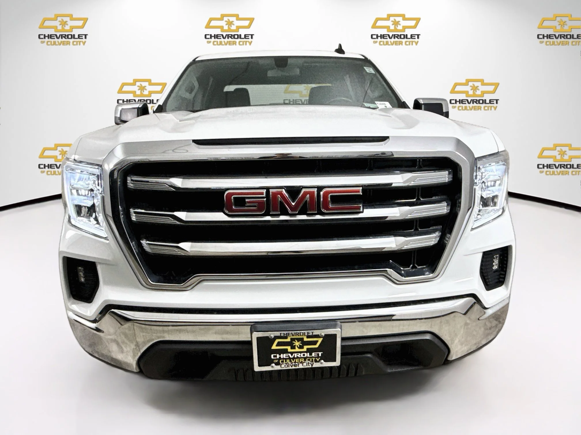Used 2021 SUMMIT WHITE GMC SLE image 2