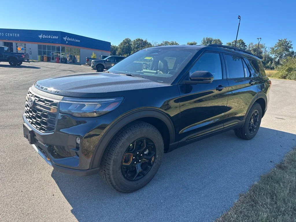 New 2027 Agate Black Metallic Ford Tremor® image 3