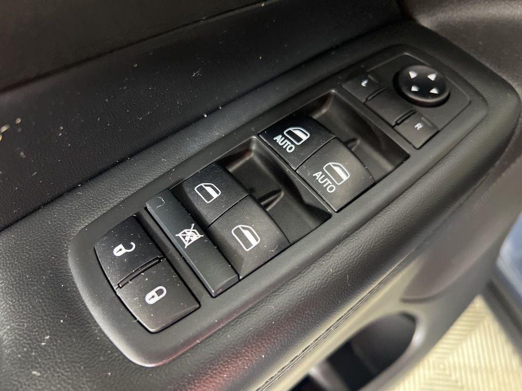 Used 2019 Pacific Blue Clearcoat Jeep Limited image 14