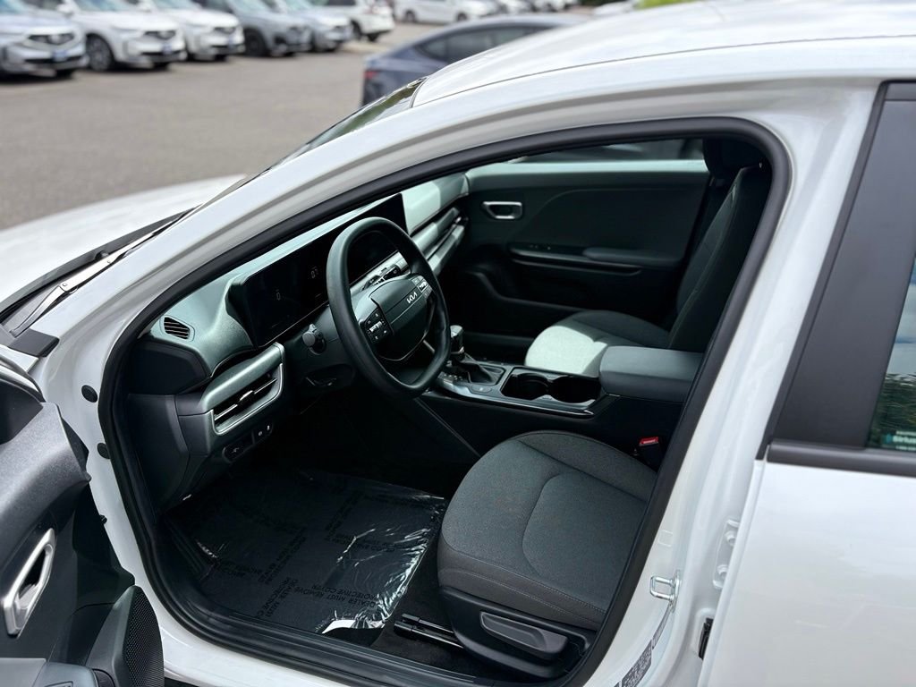 Used 2025 Snow White Pearl Kia LX image 13