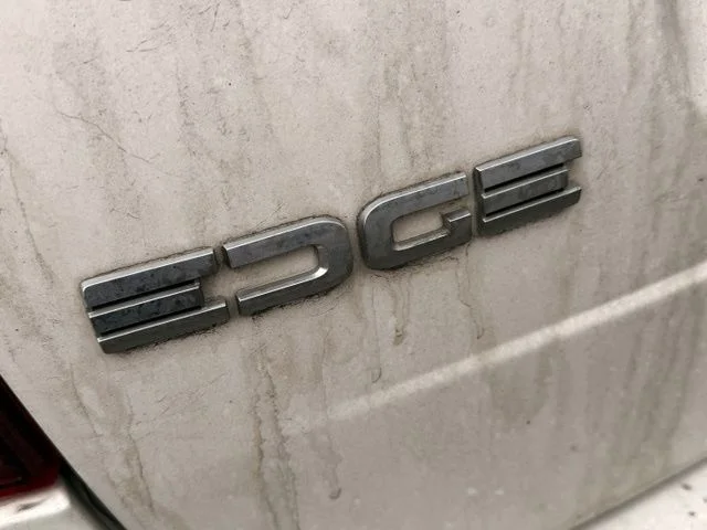Used 2011 White Ford Limited image 9