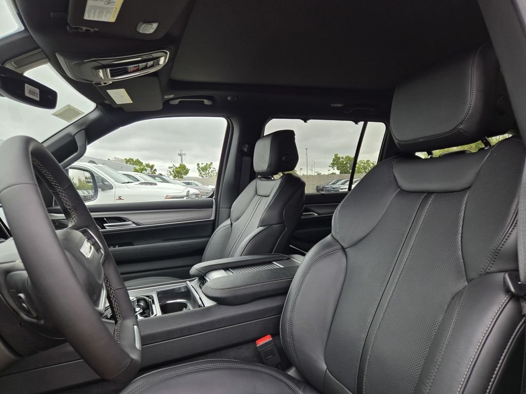 New 2026 Fathom Blue Pearl-Coat Exterior Paint (Late Availability) Jeep Limited Reserve image 11