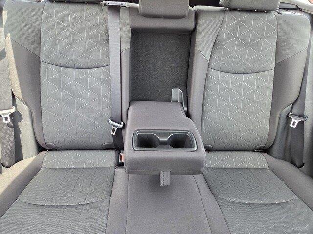 Used 2022 White Toyota XLE image 31