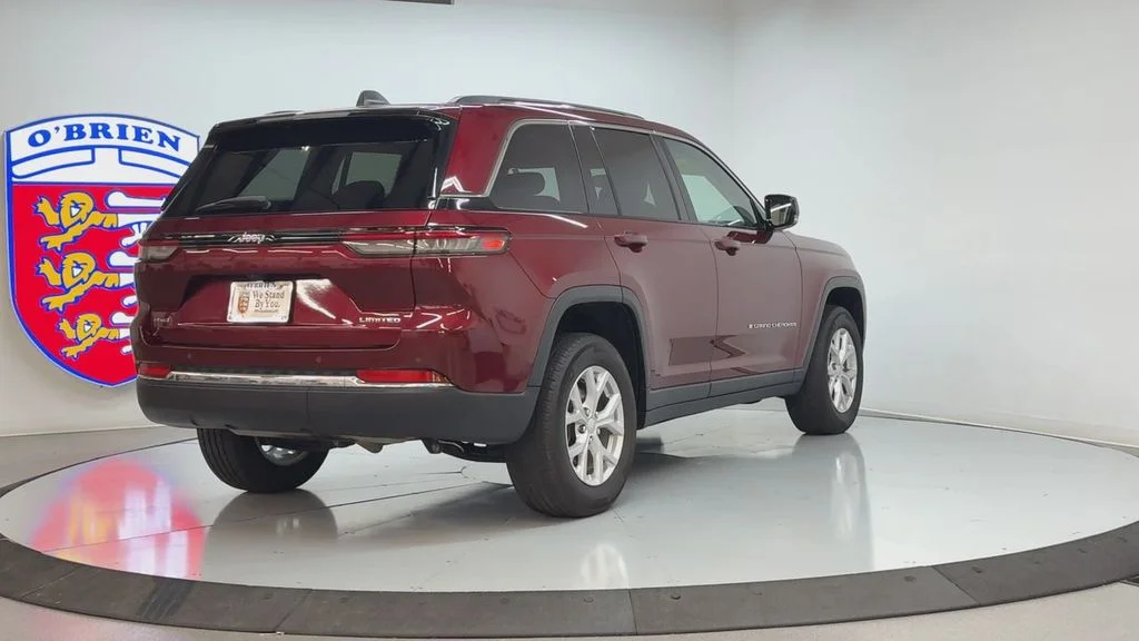 Used 2023 Velvet Jeep Limited image 5