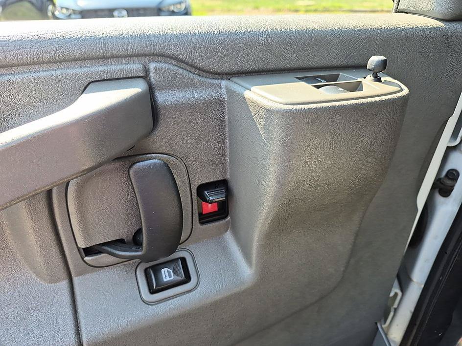 Used 2019 Summit White Chevrolet Work Van image 13
