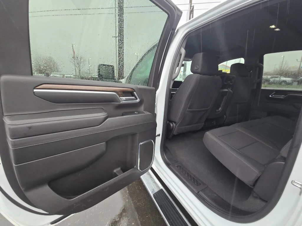 Used 2024 Summit White Chevrolet LT image 12