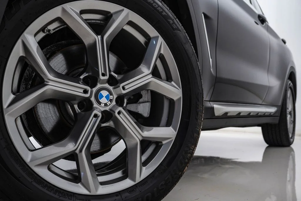 Used 2023 Dark Graphite BMW xDrive30i image 5
