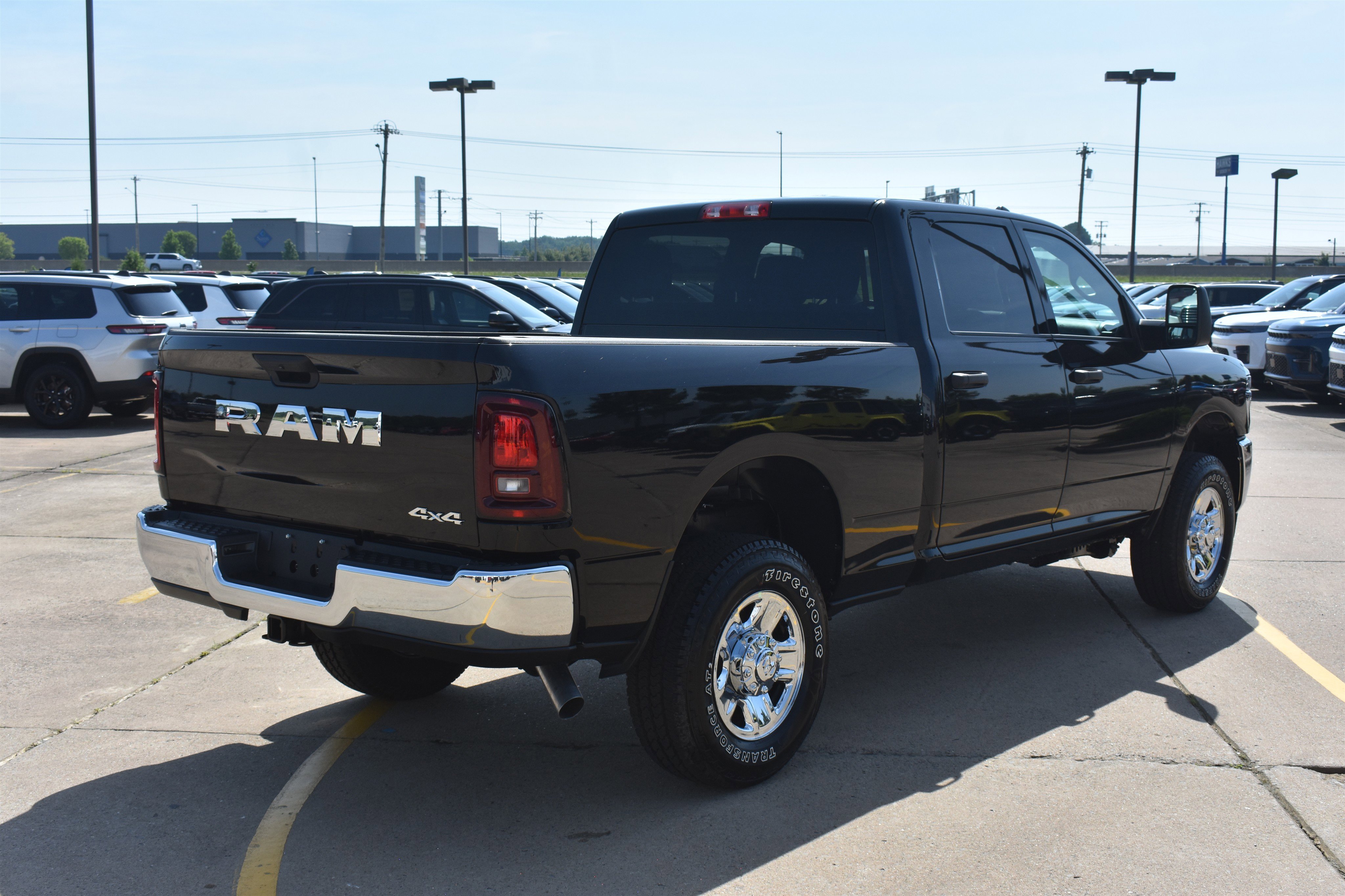 New 2026 Diamond Black Crystal Pearl-Coat Exterior Paint RAM Tradesman image 5