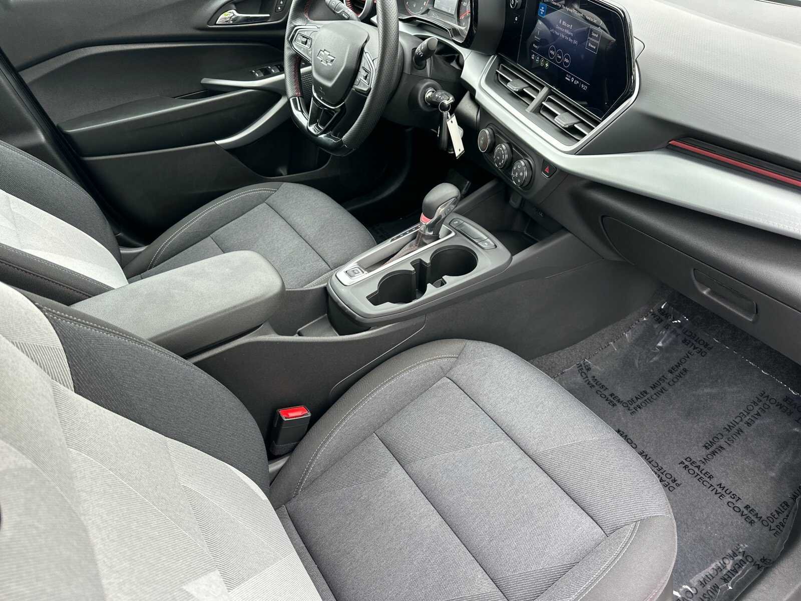 Used 2025 Summit White Chevrolet 1RS 4D Sport Utility image 18