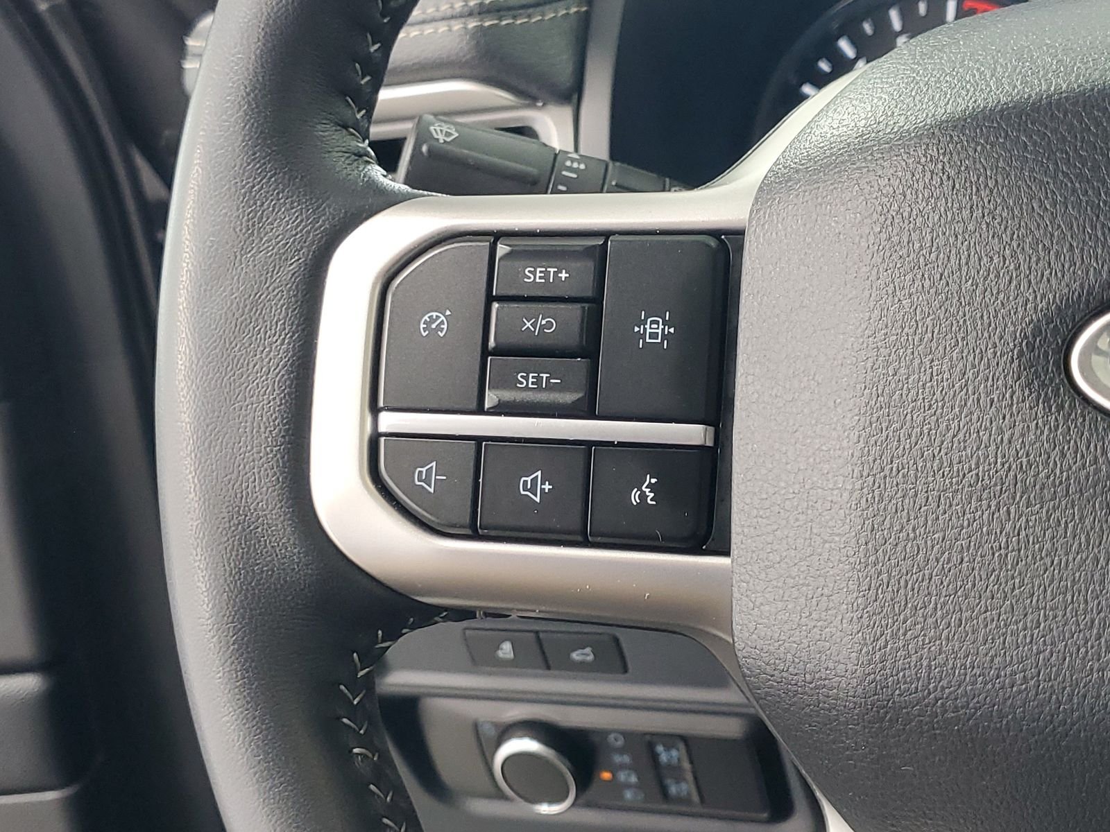 Used 2024 Black Ford XLT image 16