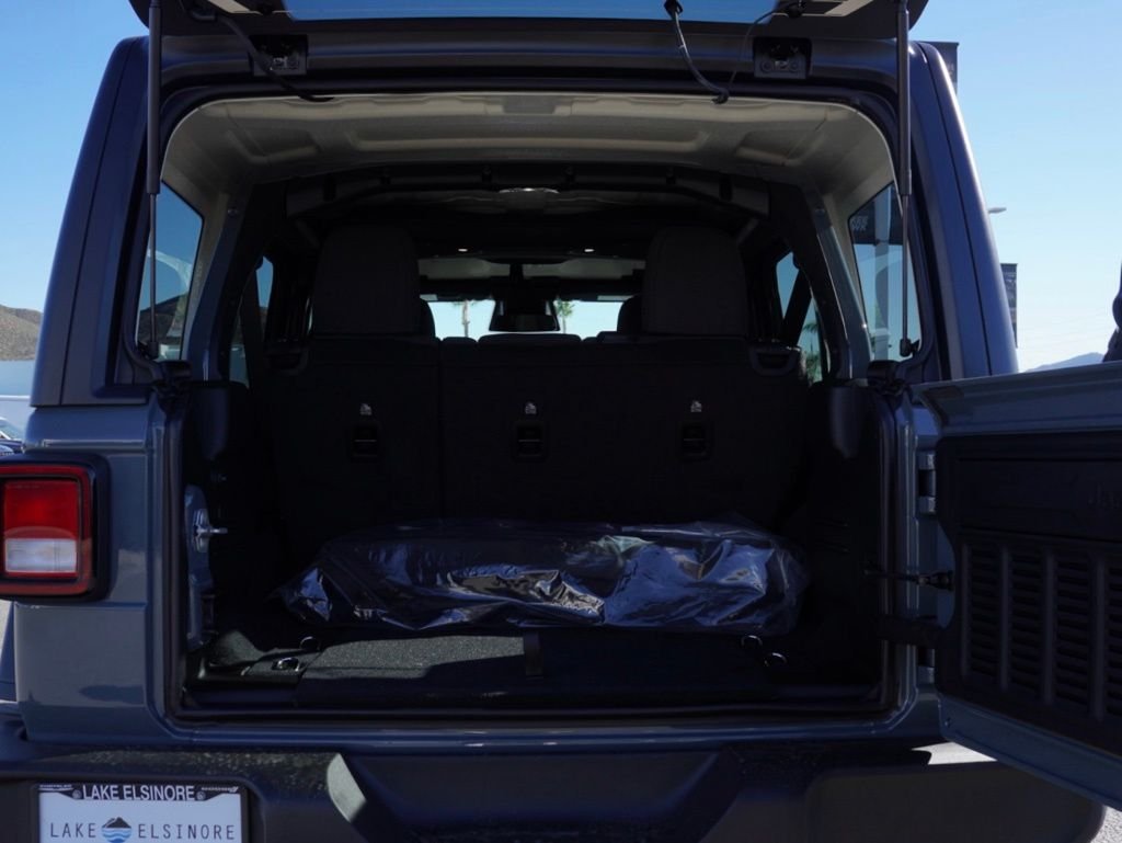 New 2026 Anvil Clear-Coat Exterior Paint Jeep Sport S image 5