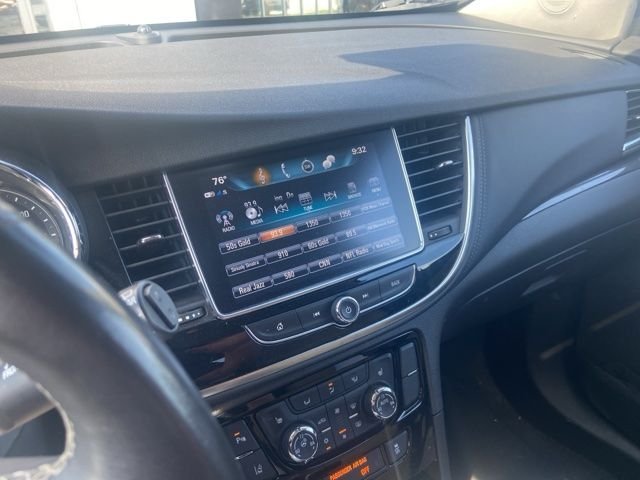 Used 2019 White Buick Essence image 7