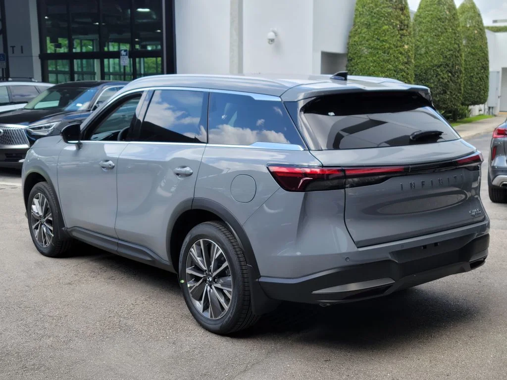 New 2027 HARBOR GRAY INFINITI Luxe AWD image 26