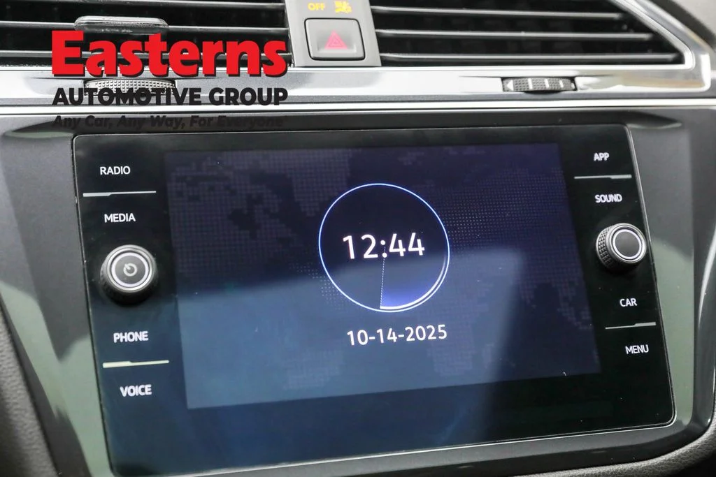 Used 2022 Black Volkswagen 2.0T SE image 18