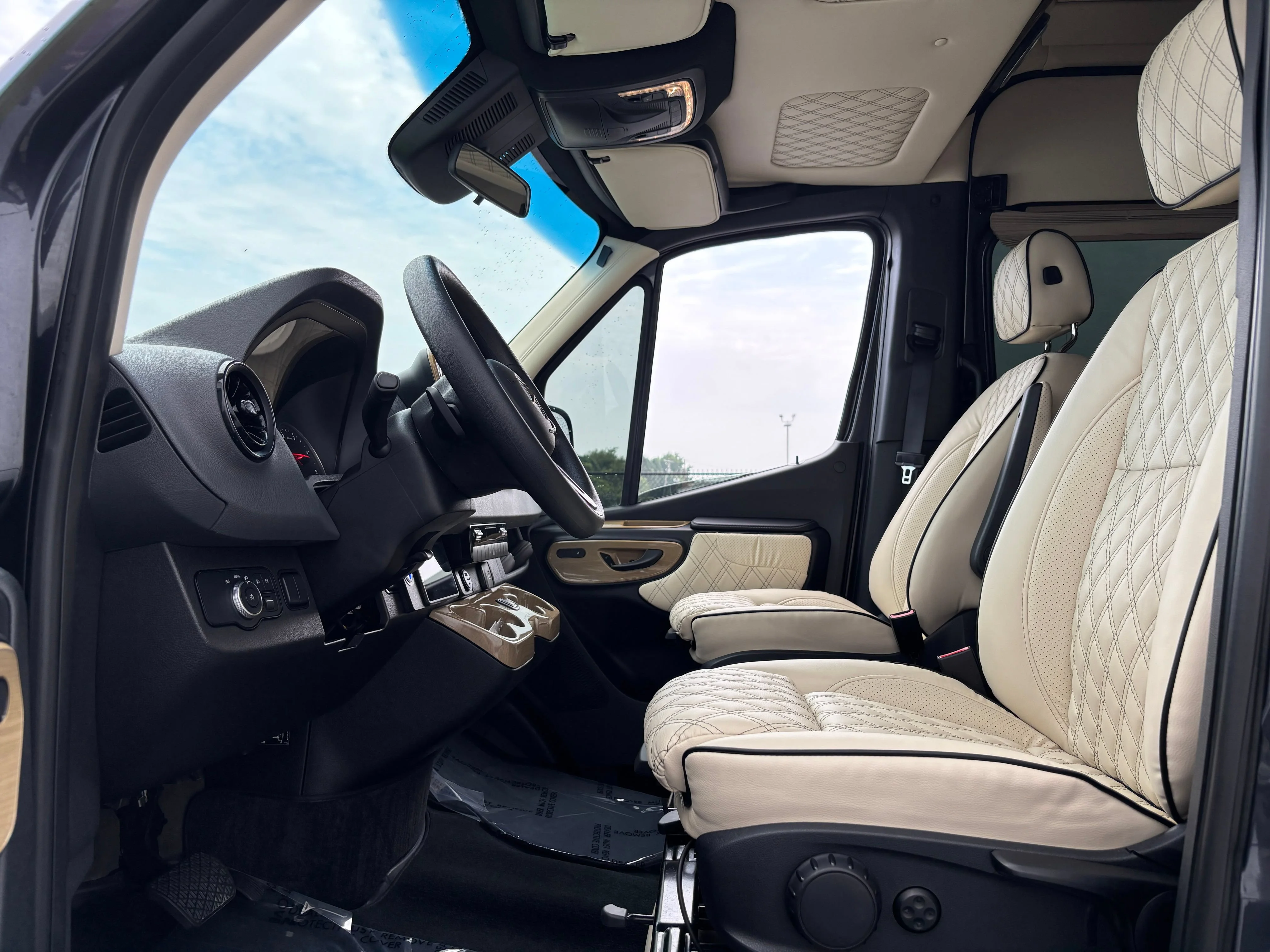 Used 2021  Mercedes-Benz  image 14