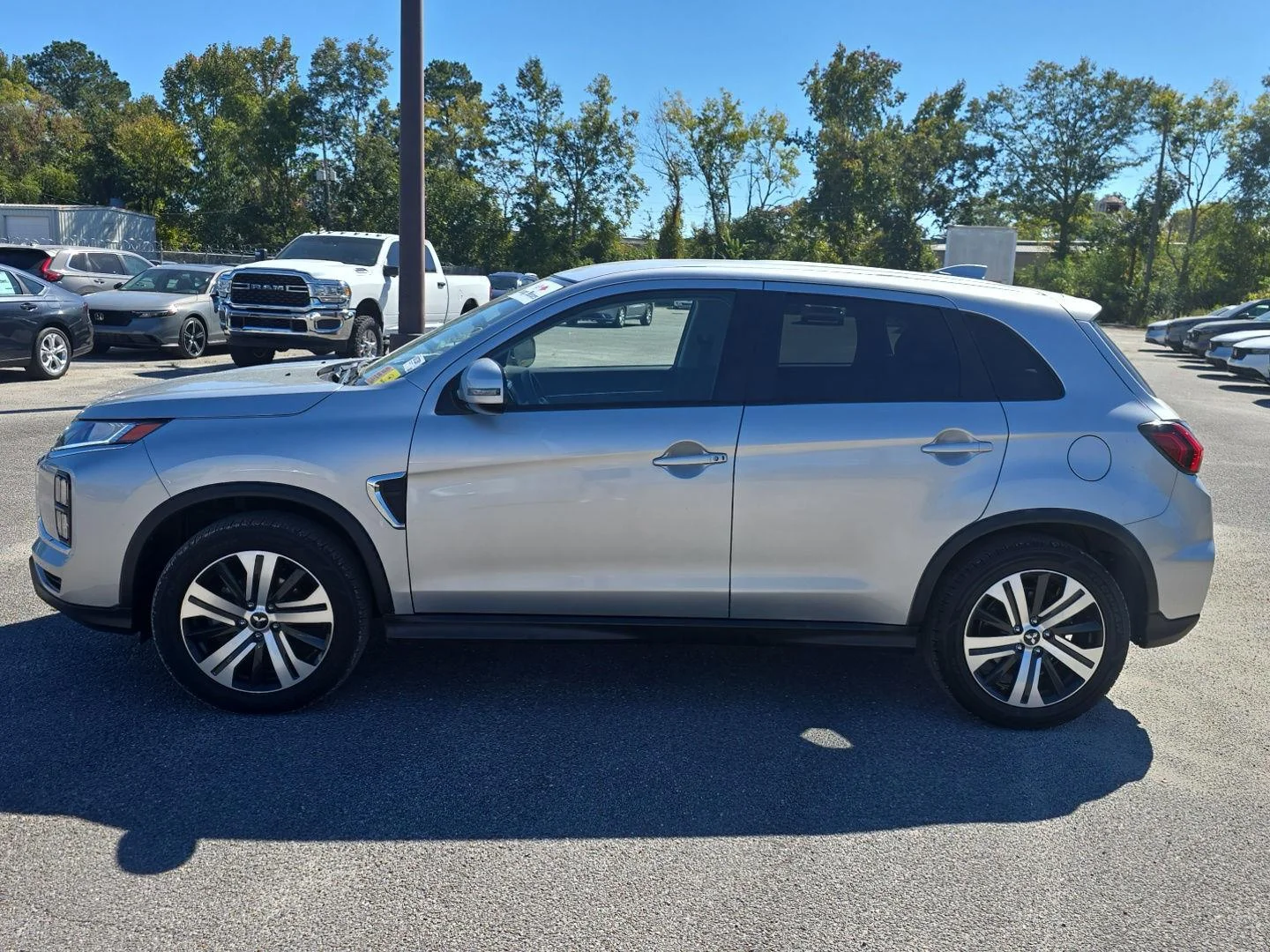 Used 2026  Mitsubishi SE image 8