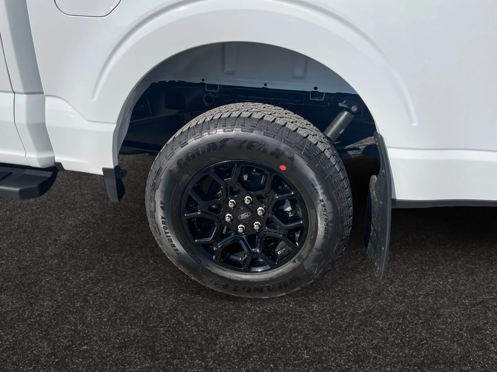New 2026 Oxford White Ford XLT image 9