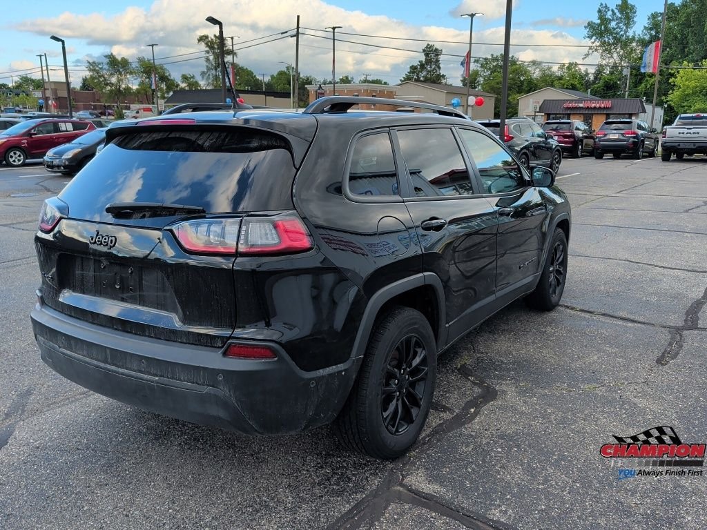 Used 2023 Black Jeep Altitude image 4