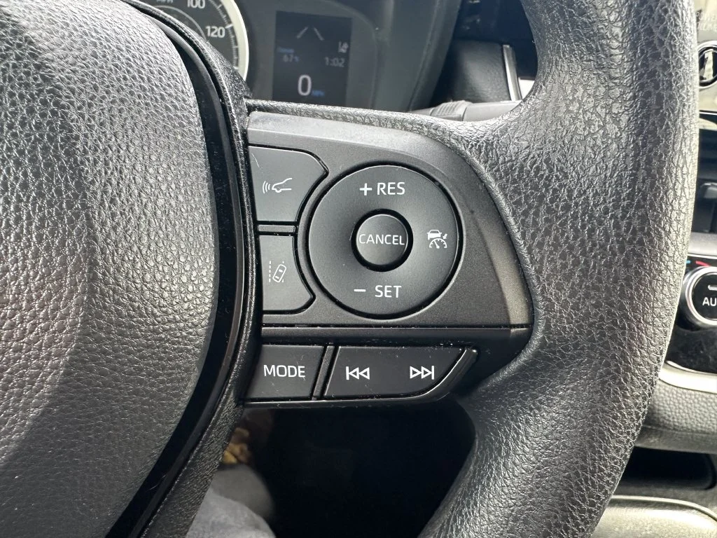 Certified Used 2022  Toyota LE image 22