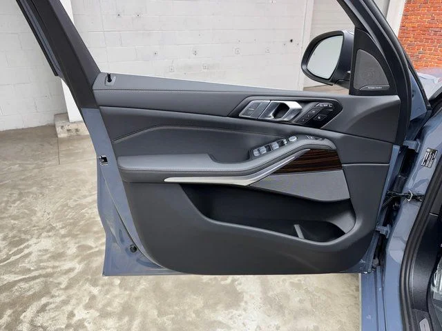 Used 2026 Brown BMW xDrive40i image 10