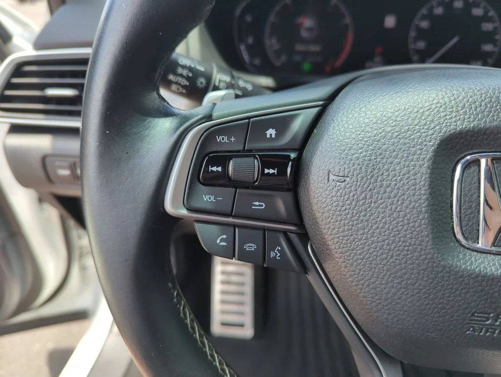 Used 2018  Honda Sport image 22