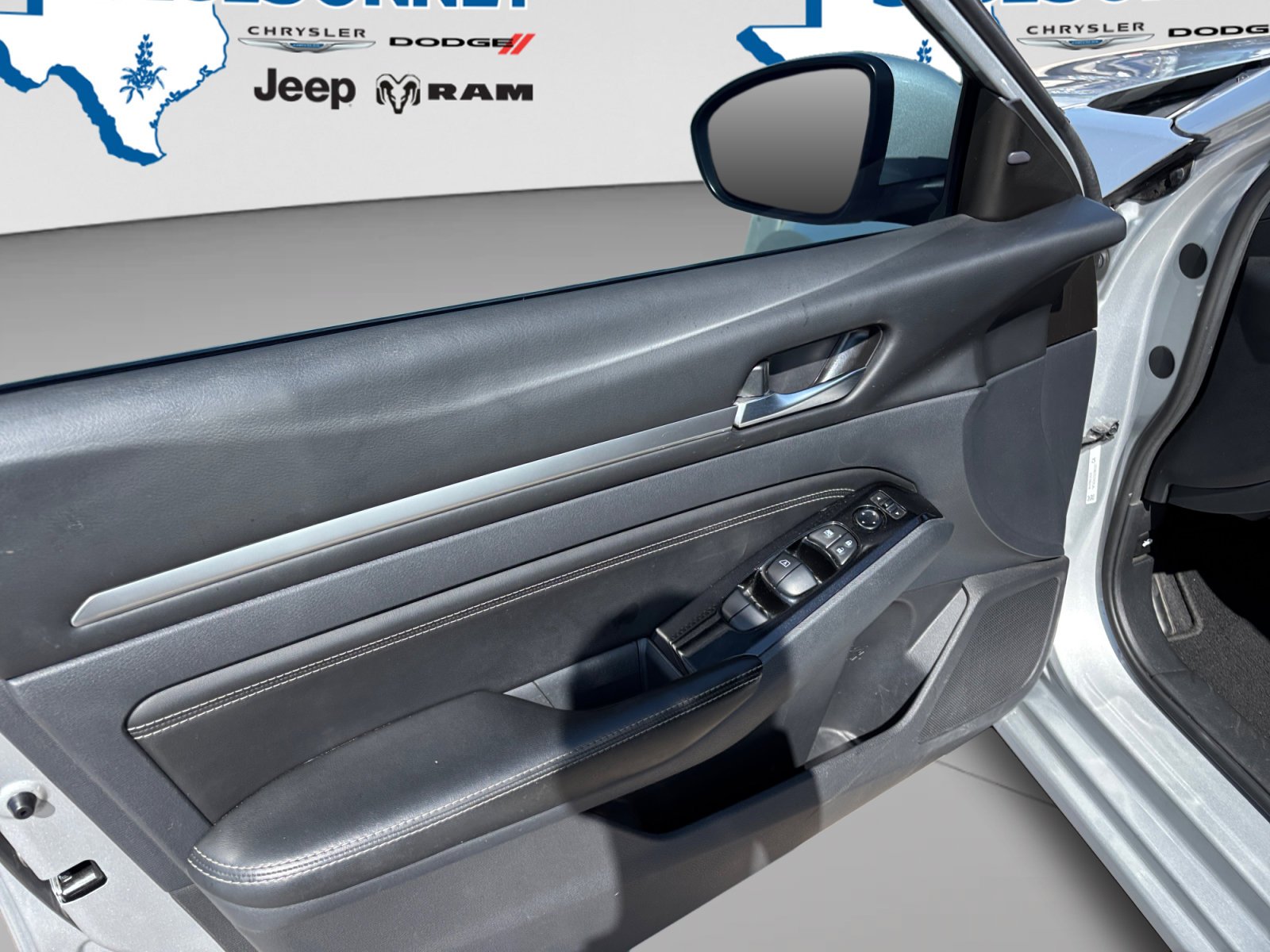 Used 2022 Brilliant Silver Metallic Nissan 2.5 SV image 10