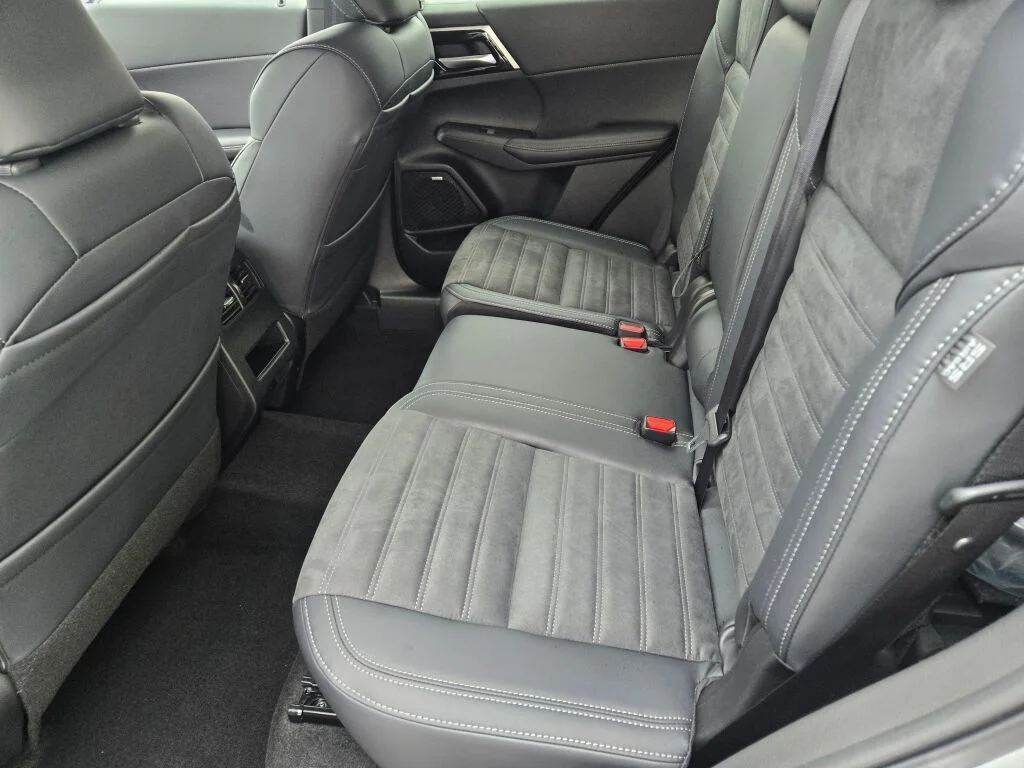 2026 Mitsubishi Outlander SE - Photo 12