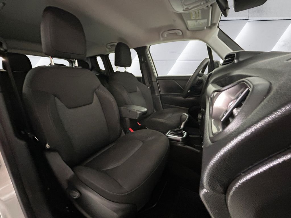 Used 2023 White Jeep Latitude image 14