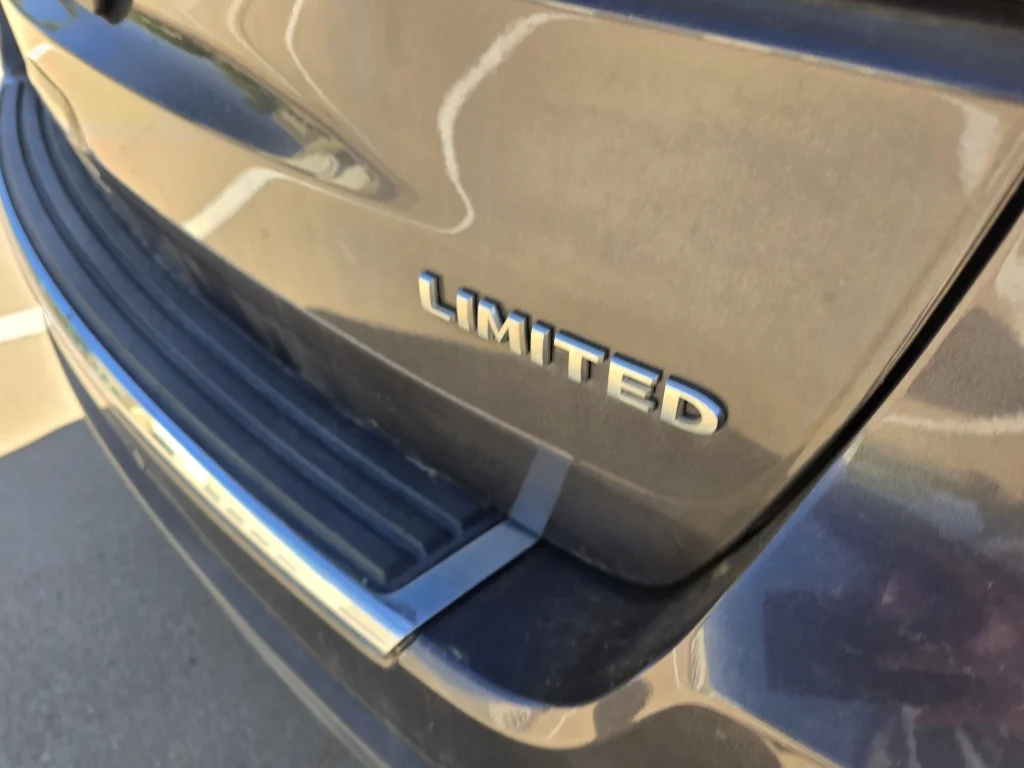 Used 2015 Granite Crystal Metallic Clearcoat Jeep Limited image 11
