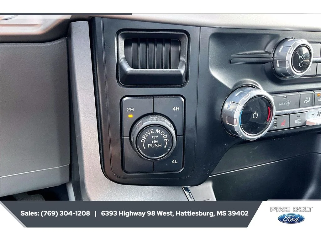 Used 2023 Oxford White Ford XLT image 23