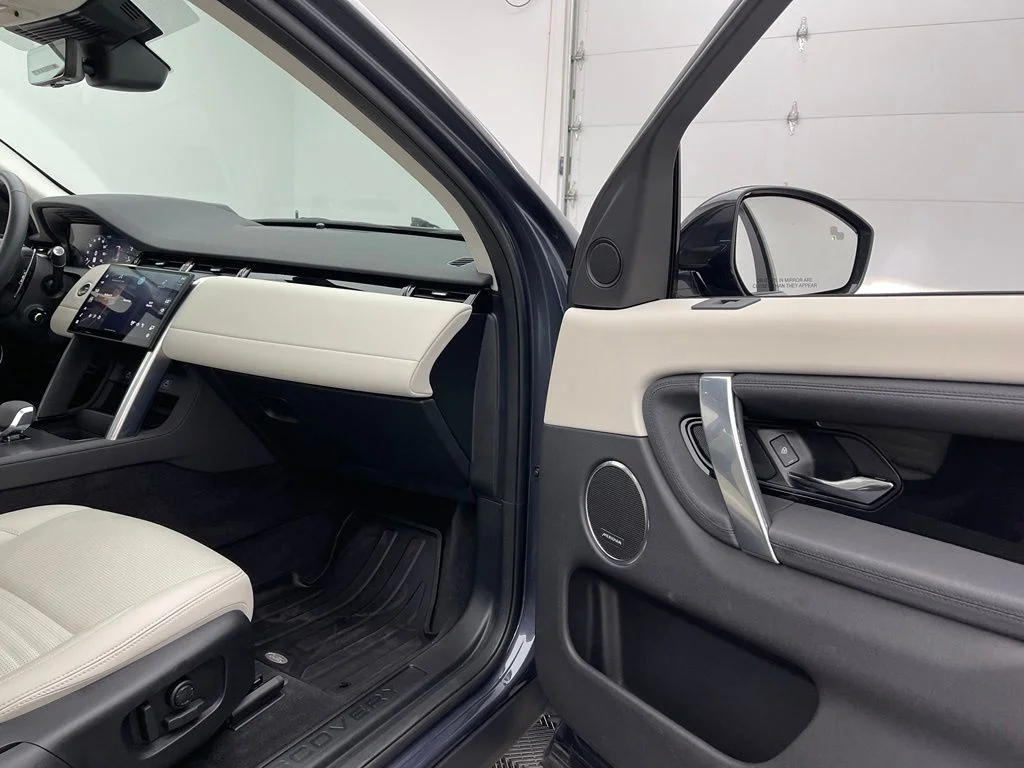 Used 2025 Varesine Blue Metallic Land Rover S image 33