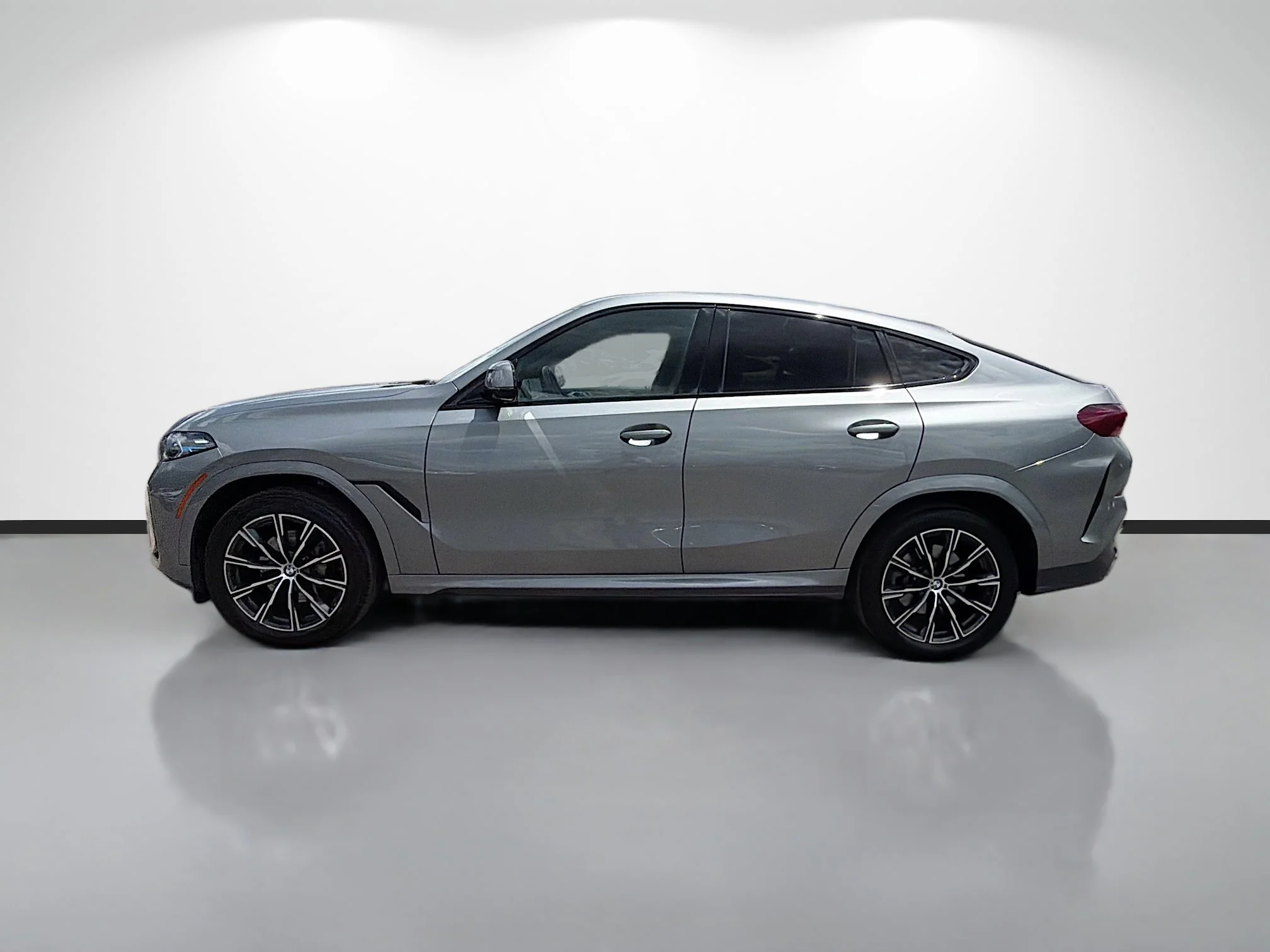 Used 2025 Dravit Gray Metallic BMW xDrive40i image 6