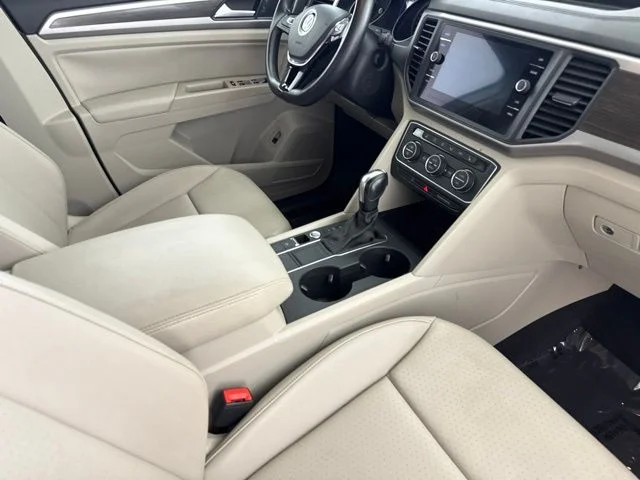 Used 2020 White Volkswagen 2.0T SE w/Technology image 24