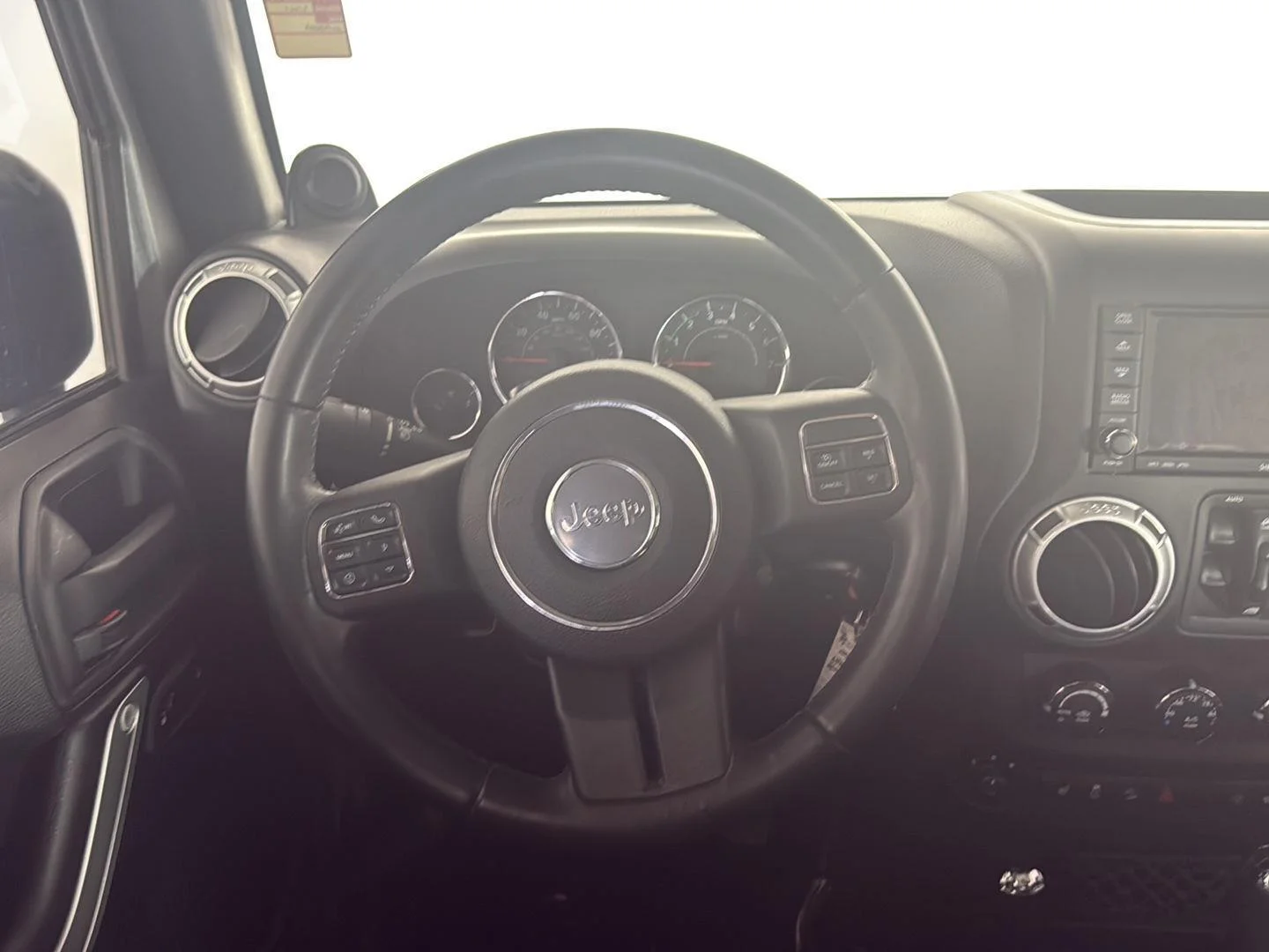 Used 2014  Jeep Sahara image 16