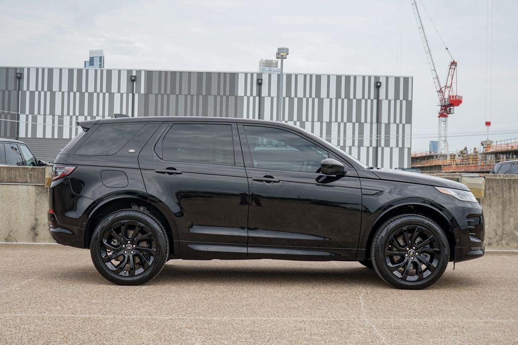 Used 2025 Santorini Black Metallic Land Rover SE image 10