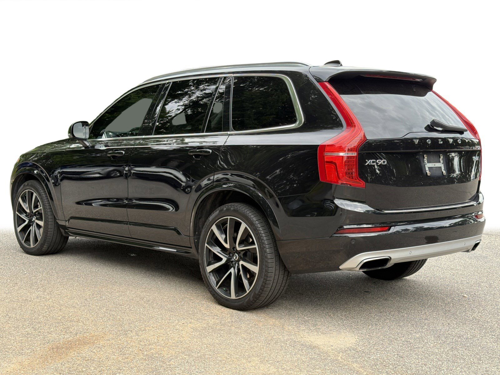 Used 2021 Onyx Black Metallic Volvo Momentum image 21