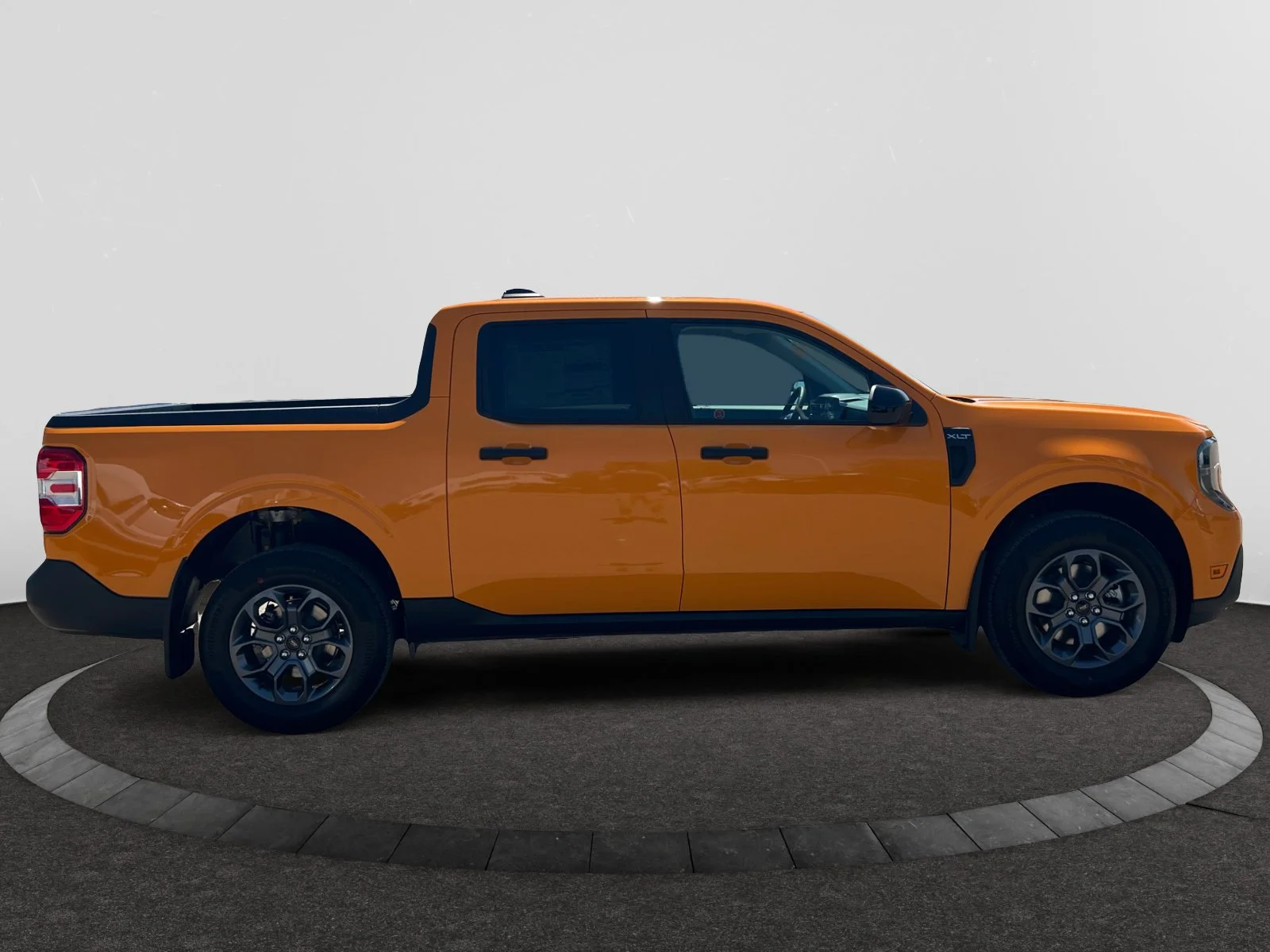 New 2026 Orange Fury Metallic Tri-Coat Ford XLT image 6