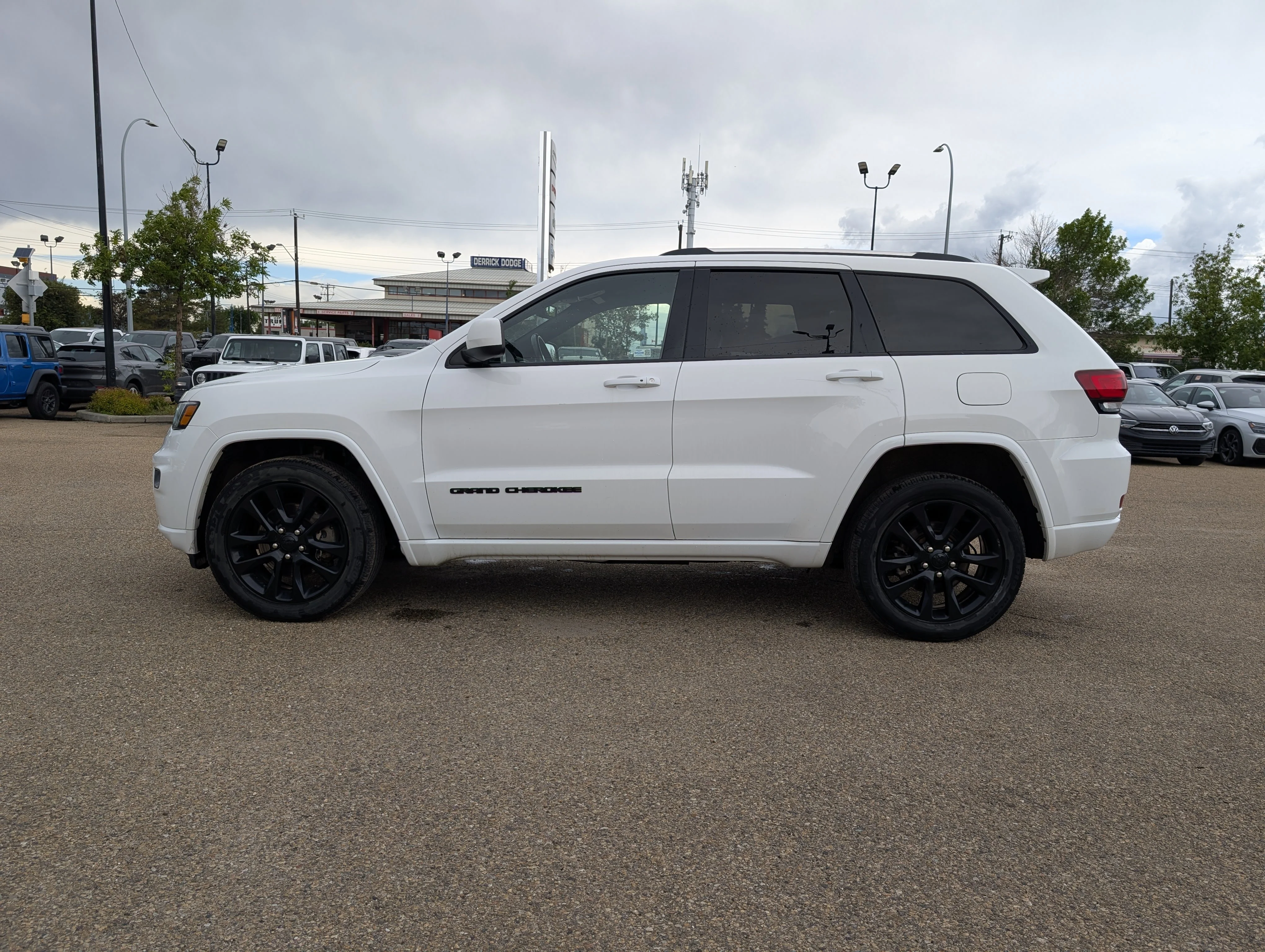 Used 2021 Bright White Jeep Altitude image 3