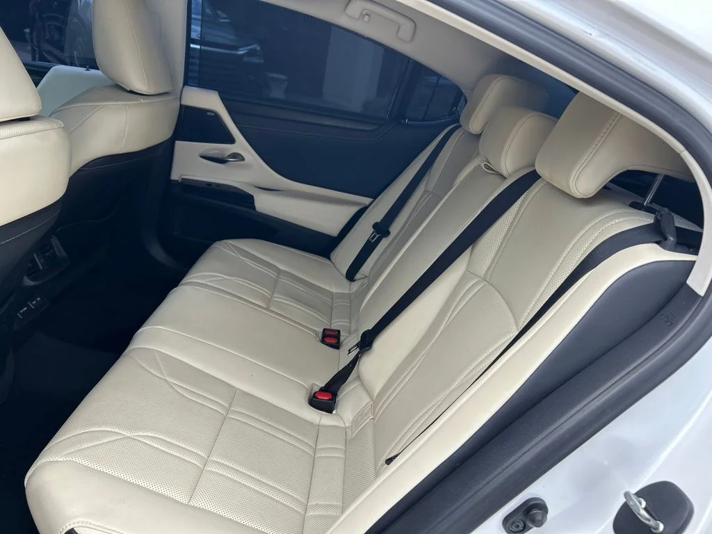 Certified Used 2022 EMINENT WHITE PEARL Lexus 300h Ultra Luxury image 13
